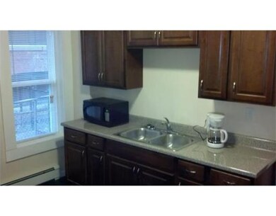 878 Worthington St unit 1R, Springfield, MA 01105 - photo 3