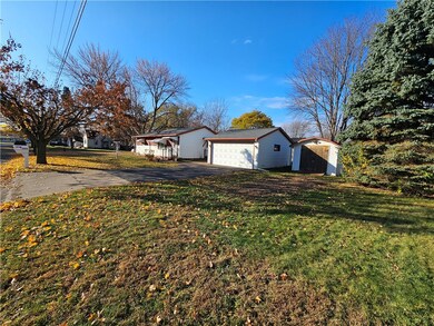 3904 Lark Ave, Eau Claire, WI 54703 - photo 2