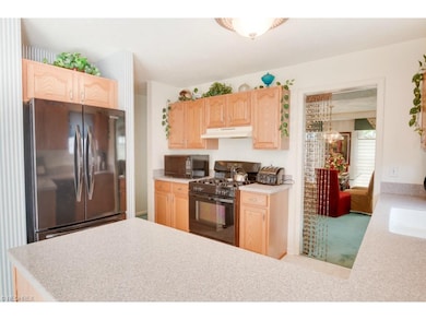 Easy flow to the kitchen