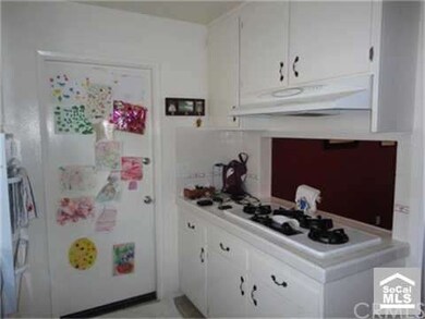 Kitchen Island & Cooktop