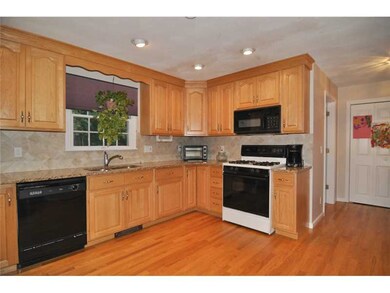 46 Derbyshire Dr, Cranston, RI 02921 - photo 4
