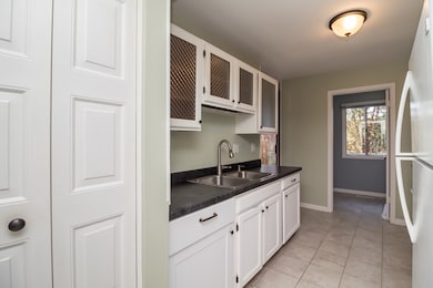 11 Cypress Square, Elgin, IL 60123 - photo 4