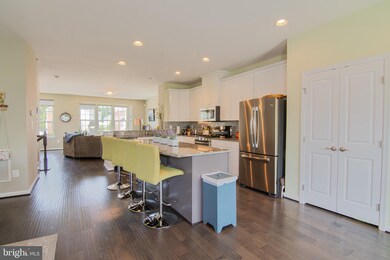 905 Magnolia Blossom Ct, Sykesville, MD 21784 - photo 4