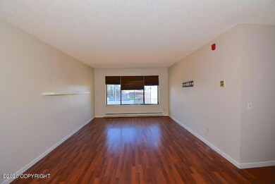 111-127938 Living Room