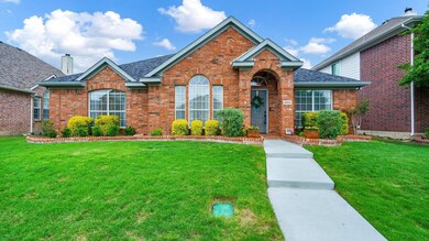 Front of property featuring a front yard