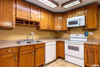 1714 N Marquette St, Davenport, IA 52804 - photo 7