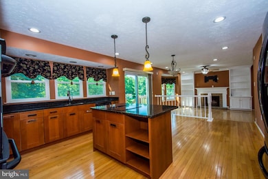 7883 Rockburn Dr, Ellicott City, MD 21043 - photo 5