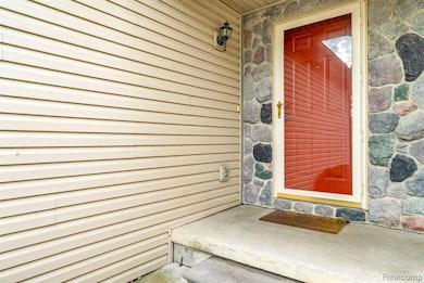 1276 Jay St unit 6, Waterford, MI 48327 - photo 3