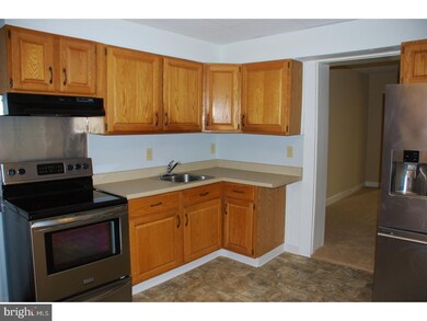 903 W Broad St, Quakertown, PA 18951 - photo 2