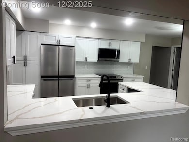 29621 Fernhill Dr, Farmington Hills, MI 48334 - photo 5