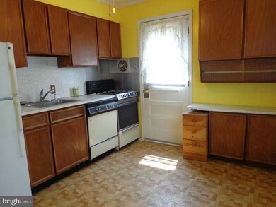 8711 Jenifer Rd, Parkville, MD 21234 - photo 4