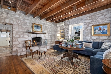 419 W San Antonio St, Fredericksburg, TX 78624 - photo 4