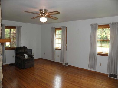 Living Room. Loads of Natural Sunlight Light bath 