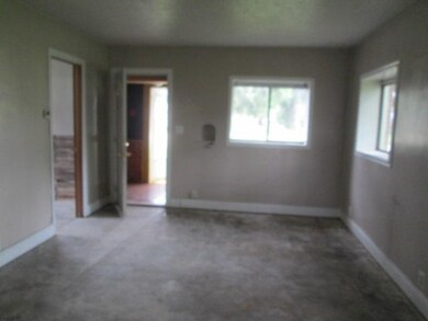 358_N_West_St_%286%29livingroom_37986720
