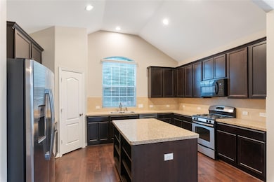 Kitchen with appliances with stainless steel fini