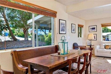 Cozy eating area off kitchen and living room