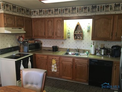 EAT-IN KITCHEN