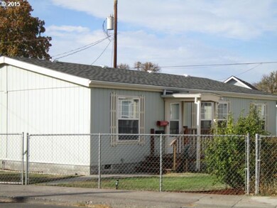 1009 E 9th St, the Dalles, OR 97058 - photo 2