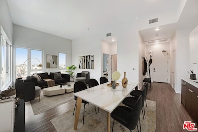 107 S Hewitt St unit 215, Los Angeles, CA 90013 - photo 2