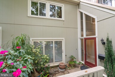 1438 Greenmont Ct, Reston, VA 20190 - photo 2