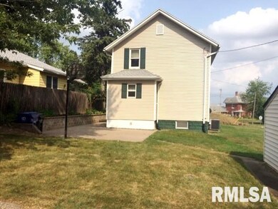 904 Belmont St, Davenport, IA 52804 - photo 5