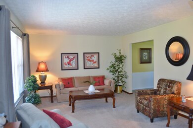 2028 Sumac Dr, Columbus, OH 43229 - photo 5