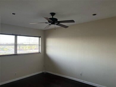 532 S Luna Ct unit 5, Hollywood, FL 33021 - photo 7