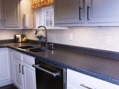 Kitchen w/deep sinks