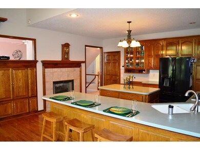 Hearth Room Kitchen, breakfast bar--Hearth Room Ki