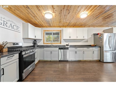 1101 E 15th St, Coquille, OR 97423 - photo 5