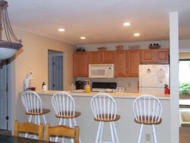 13-3 White Oak Ln unit 3, Lincoln, NH 03251 - photo 2