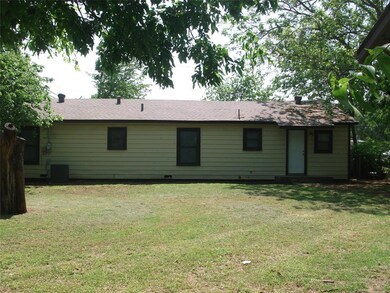1706 N Douglas Ave, Cleburne, TX 76033 - photo 6