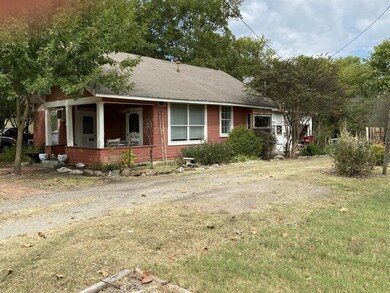 404 W Elm St, Whitewright, TX 75491 - photo 2