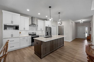 1313 3rd St SW, Mount Vernon, IA 52314 - photo 3