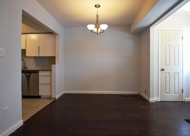 (4) Dining Room