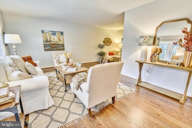 2216 William And Mary Dr, Alexandria, VA 22308 - photo 2