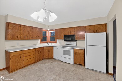 605 E 19th St, Atlantic, IA 50022 - photo 2