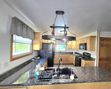 617 E Charles St, Oelwein, IA 50662 - photo 4