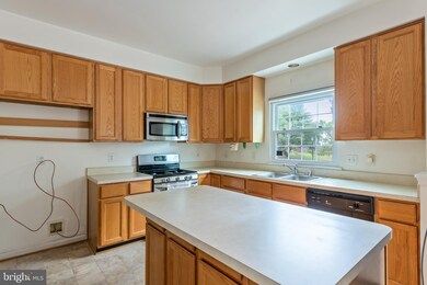 16721 Capon Tree Ln, Woodbridge, VA 22191 - photo 6