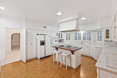 8181 Meadow Glen Dr, Germantown, TN 38138 - photo 2