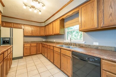 5908 Forest Ave, Des Moines, IA 50311 - photo 5