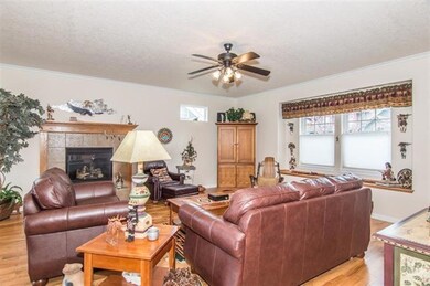 1619 NW Hemlock Ave, Redmond, OR 97756 - photo 3