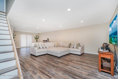 27 Berry Ct unit 565, Staten Island, NY 10309 - photo 4