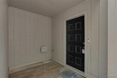 Covered front porch!
