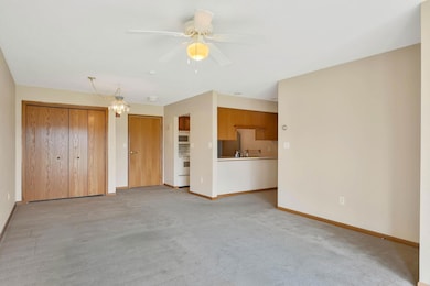 108 16th Ave SW unit 318, Waverly, IA 50677 - photo 4