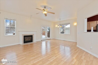 04-Living Room 20220311-DW-1374