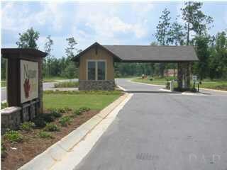 11/L Dahoon Dr unit 11/L, Pensacola, FL 32526 - photo 2