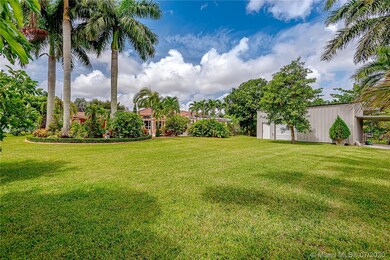 DETACHED BUILDING/STORAGE/GARAGE/SHED