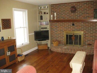 305 Neale Ct, Sykesville, MD 21784 - photo 5