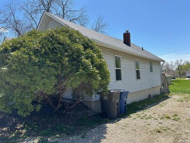 912 Lewis Ave, Des Moines, IA 50315 - photo 2